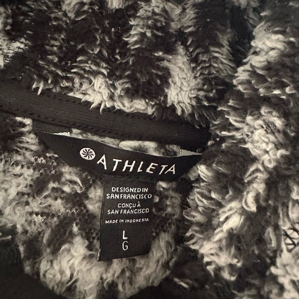 Athleta fuzzy hoodie with pockets, size large - Picture 7 of 9